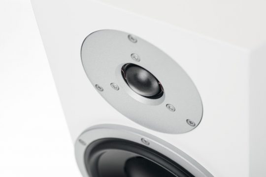 dynaudio excite x18 detail1